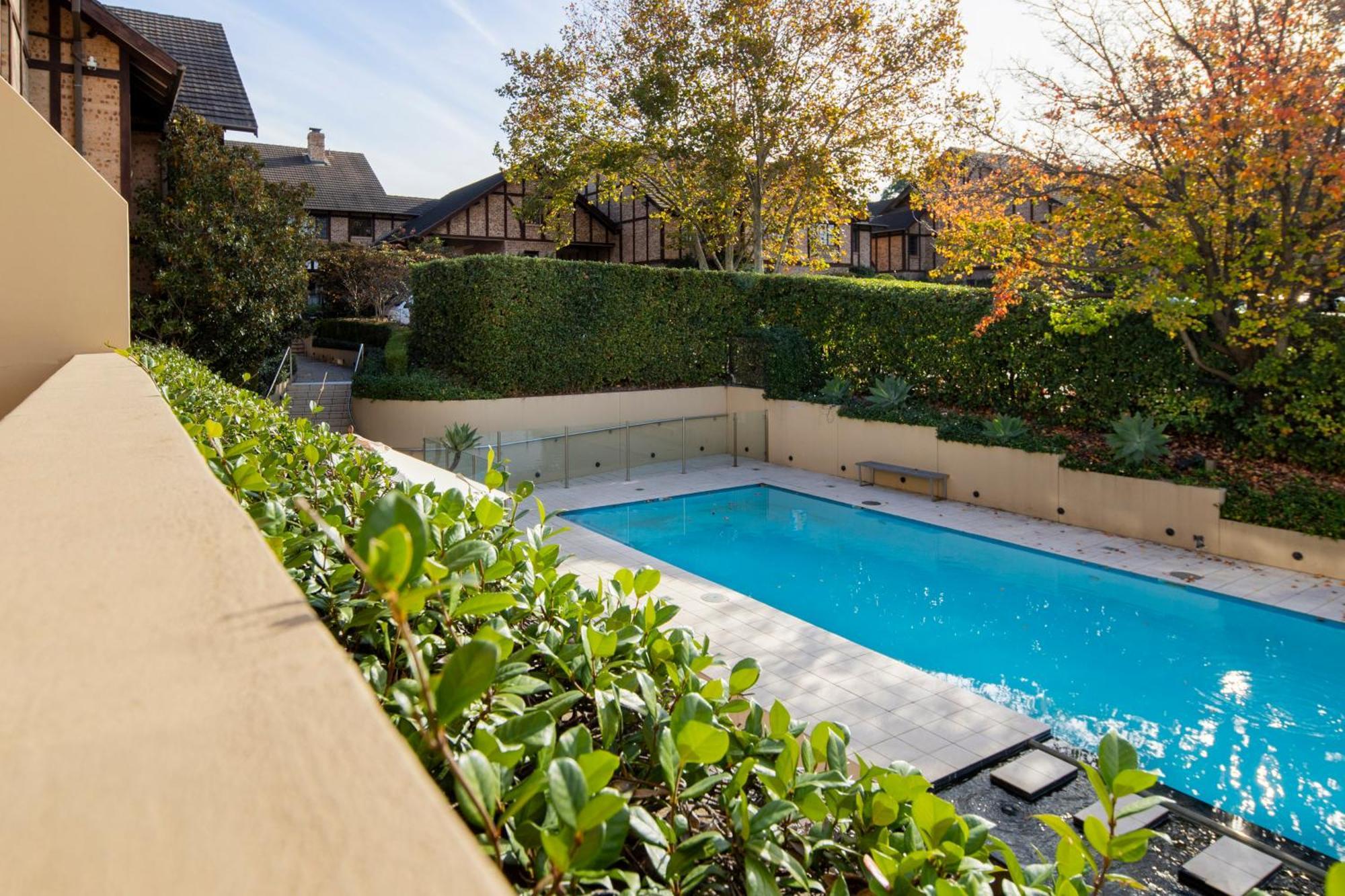 Peppers The Hills Lodge Castle Hill Exterior foto