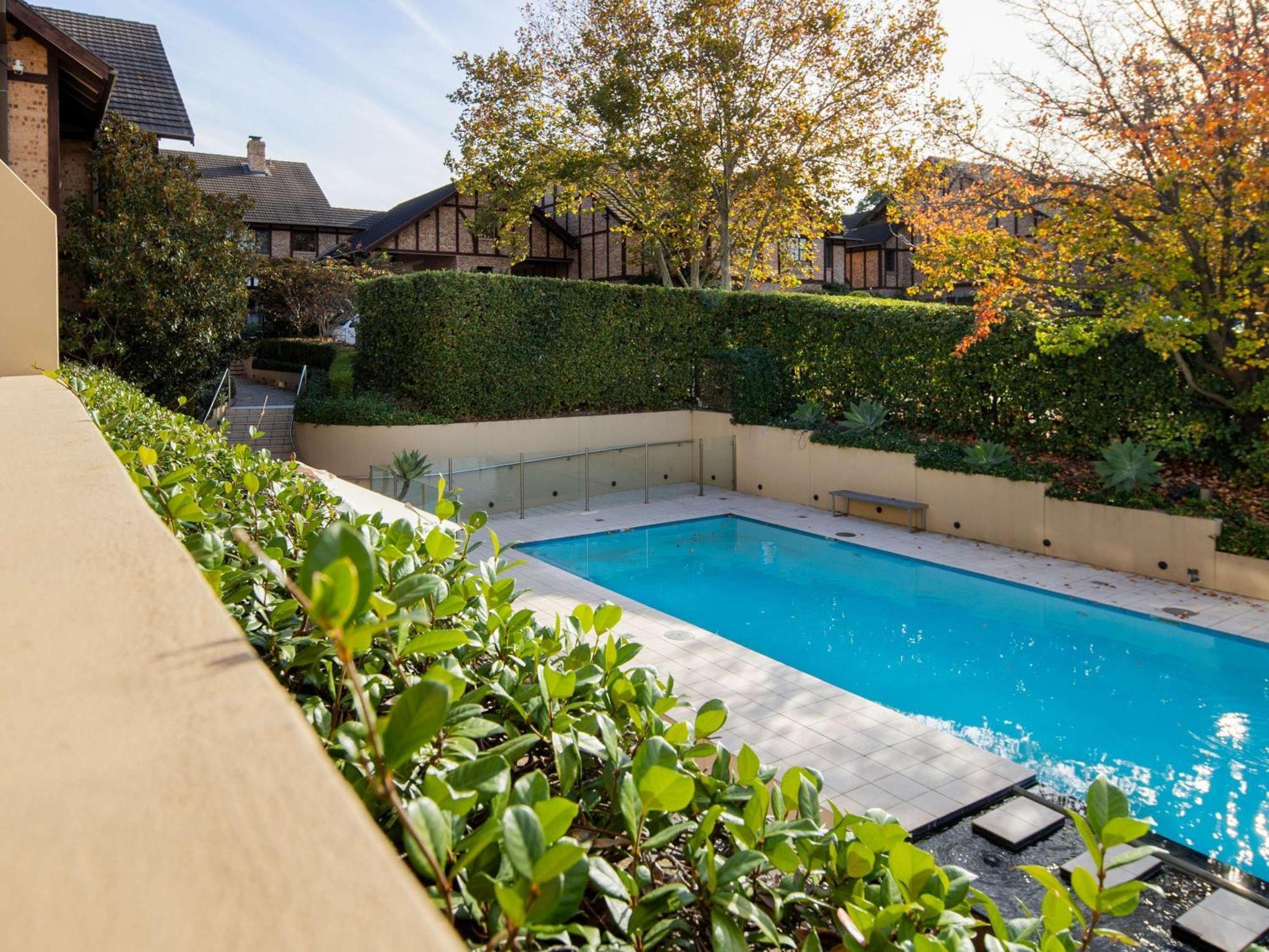 Peppers The Hills Lodge Castle Hill Exterior foto